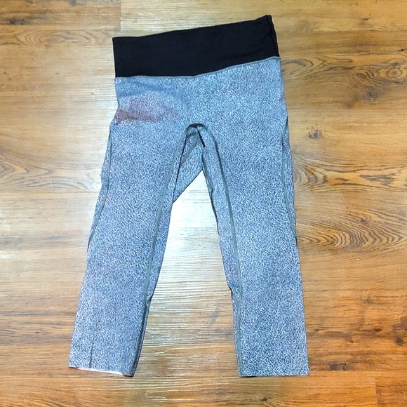 lululemon athletica Pants - Like New Lululemon Run the Day Crop